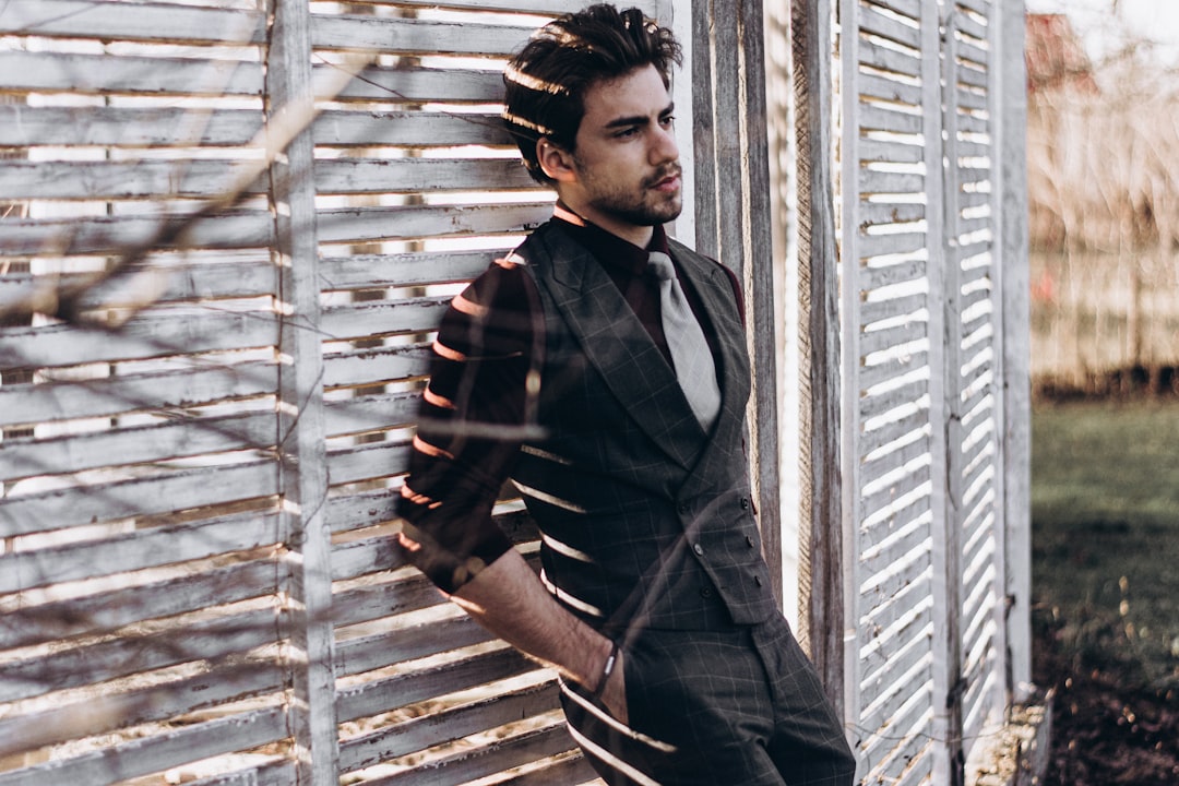 Look 03 - relaxed linen suit styled for urban street